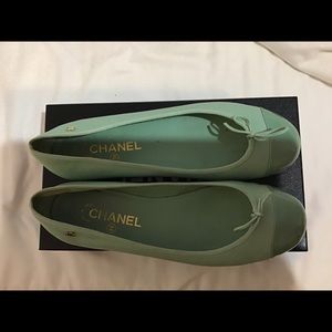 CHANEL PRE OWNED Light Pastel Green CC Logo Bow